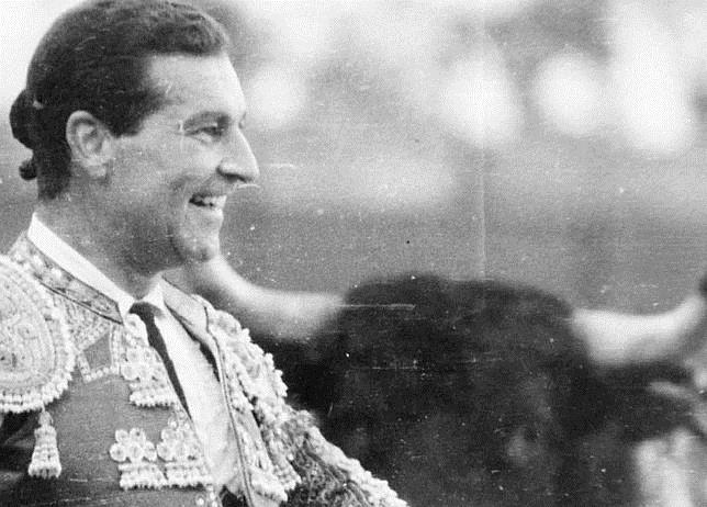1942:en tal día como hoy, Antonio Bienvenida tomó la alternativa en Madrid con toros de Miura