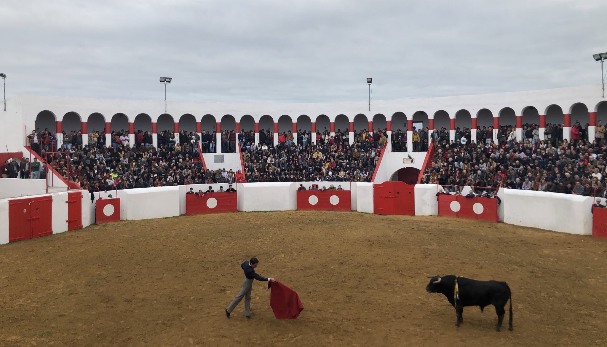 Tarde de gran dimensión de Borja Jiménez y torería de Uceda Leal en el festival de Mourao