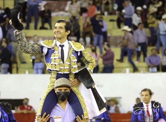 En Autlán de la Grana… Joselito Adame cortó cuatro orejas