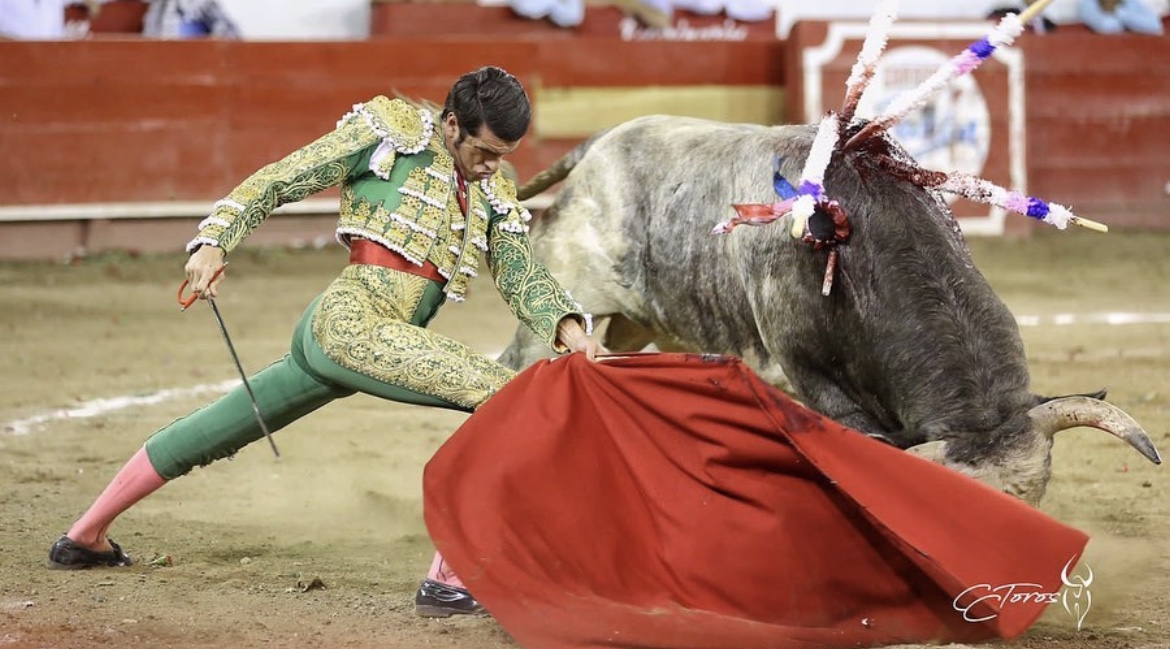 Indulto y faenas a medio gas de Emilio De Justo en el Carnaval de Autlán.