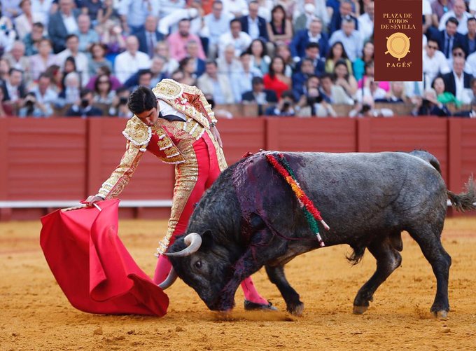 Gran faena de Ferrera, extraordinario toro de Victorino y vergüenza torera de Miguel Ángel Perera