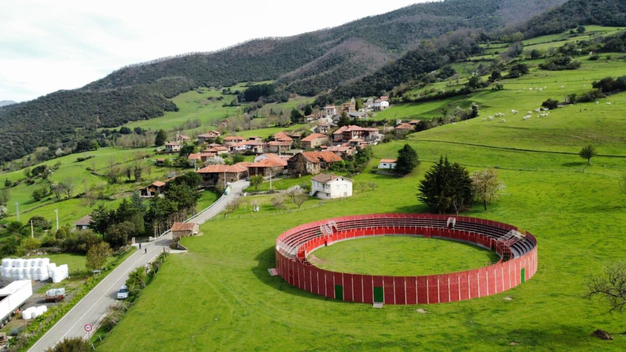 PESAGUERO:Una plaza de toros a los pies de los Picos de Europa cántabros