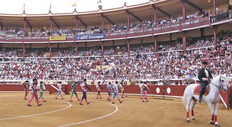 Orejas para Talavante y Rufo en la apertura de Bayona