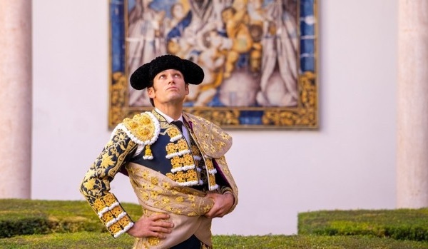 Un torero se «cuela» en el Museo de Bellas Artes de Sevilla.