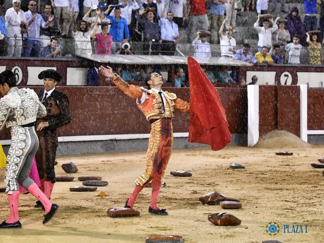 Las Ventas pierde las formas, la compostura y el respeto por los toreros.