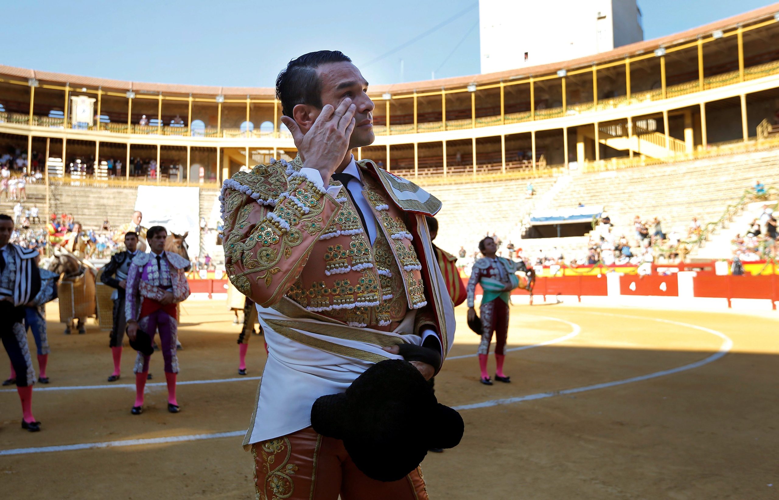 No todo el monte es orégano / por Carlos Bueno