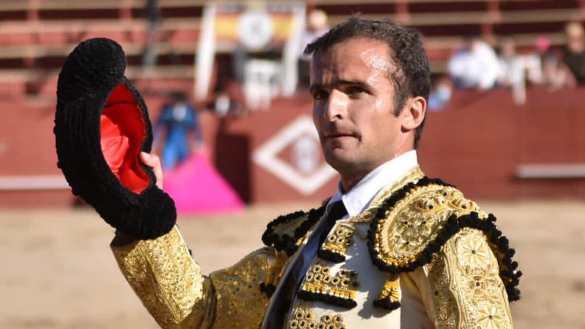 CENICIENTOS: espeluznante cogida a Damián Castaño, que resulta herido por un toro de Cuadri en Cenicientos