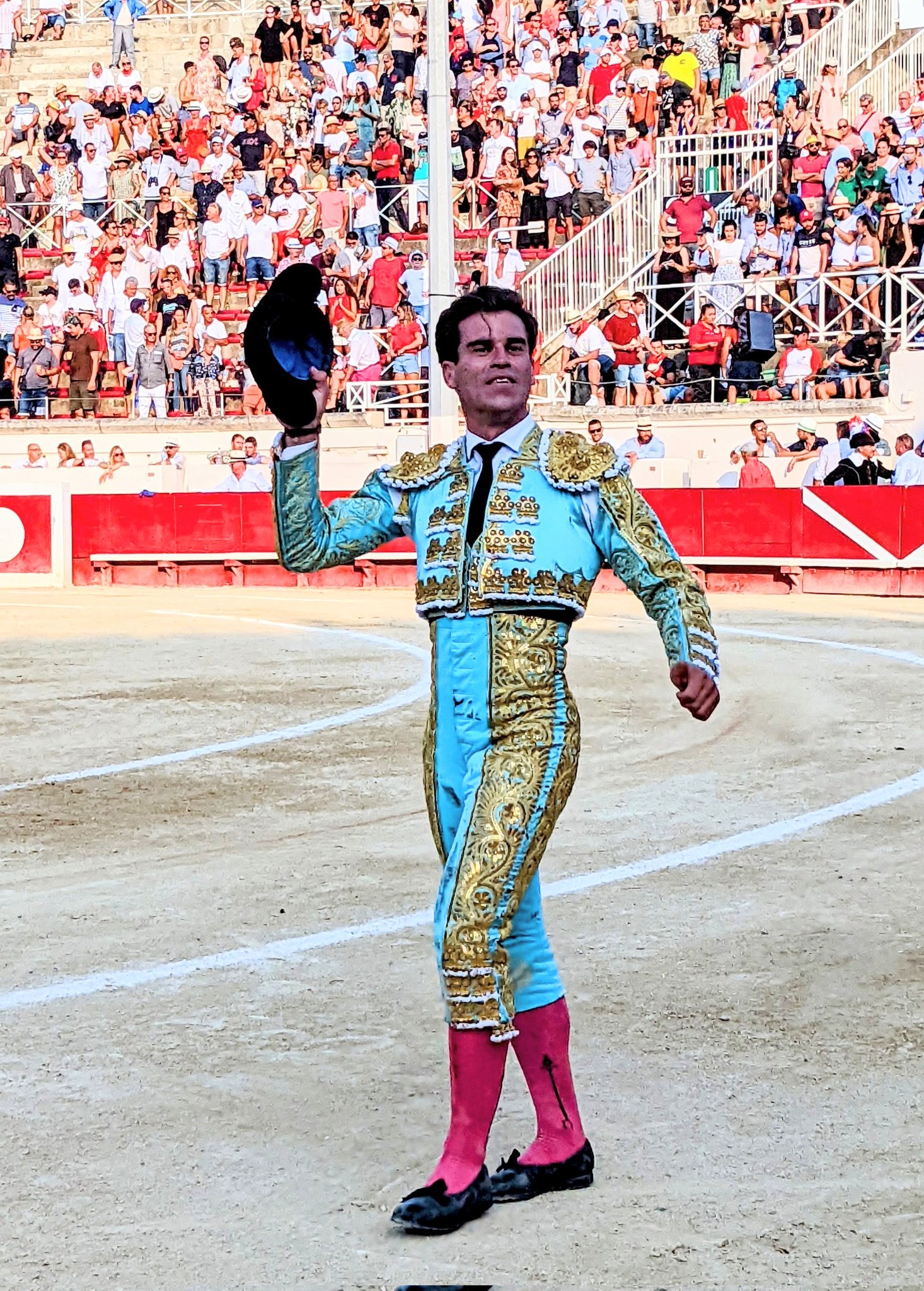 Rubén Pinar, enorme ante gigantes miuras en Beziers