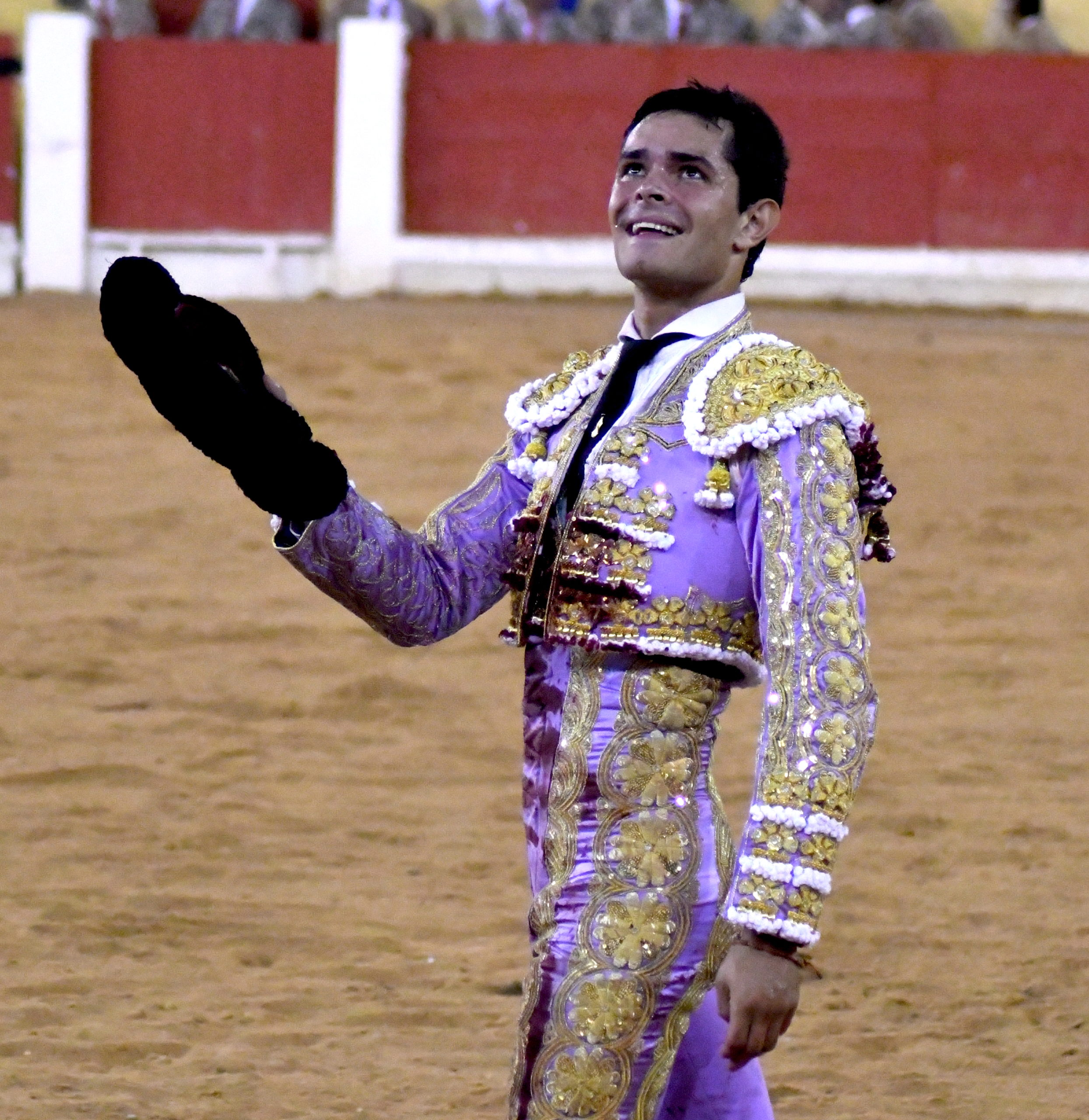 Juanito indulta un toro en el arranque de Zafra