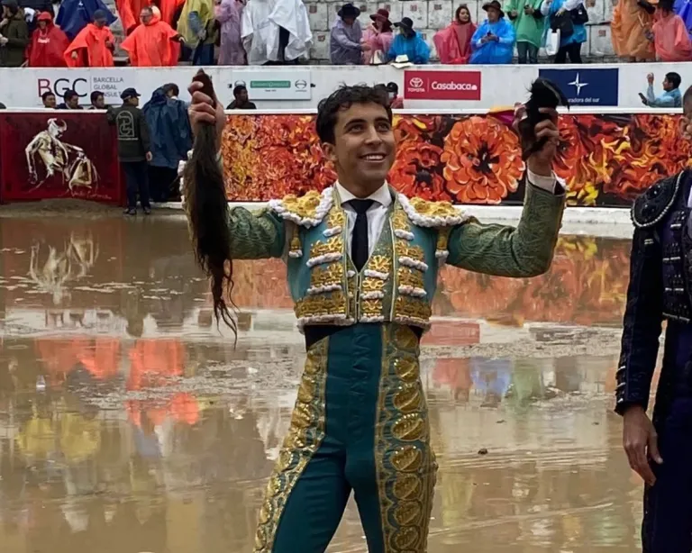 Histórico debut de Leo Valadez en Lacatunga (Ecuador)
