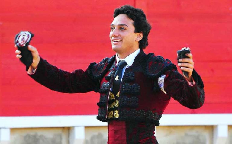 Oliva Soto en solitario para abrir temporada en Guillena,Sevilla