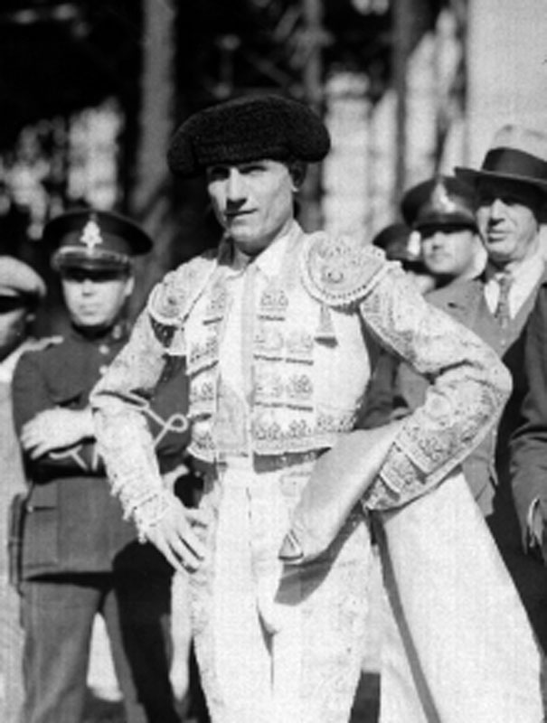 En un día como hoy pero del año 1909 nació en Monterrey, Nuevo León, el célebre diestro Lorenzo Garza Arrambide