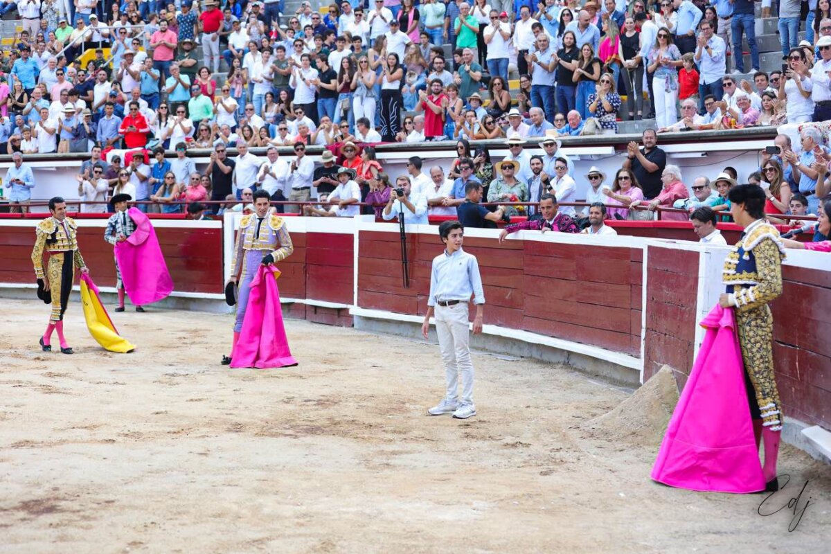 La plaza de toros de Cali fue un clamor contra el comunista-abolicionista Gustavo Petro