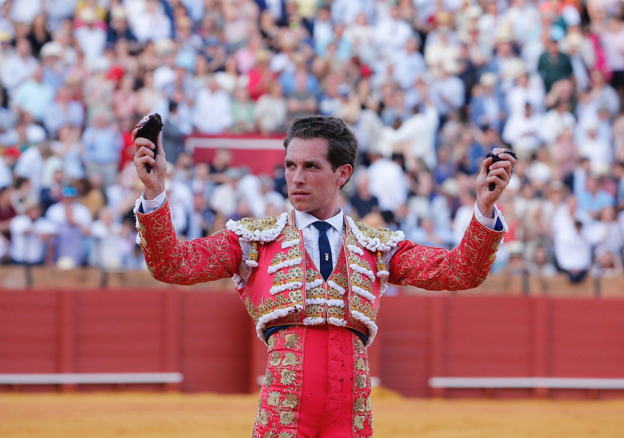 Una gran faena de Ginés Marín y la torería de Morante en Sevilla