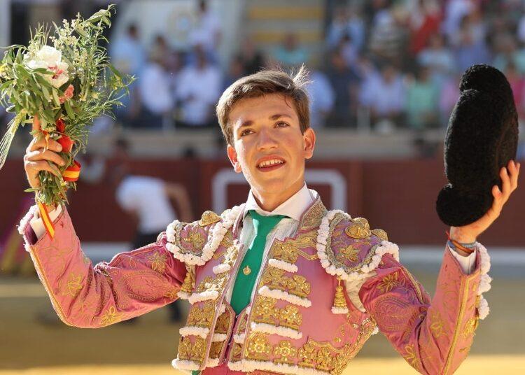 La terna en hombros en una brillante final del Alfarero de Plata de Villaseca de la Sagra
