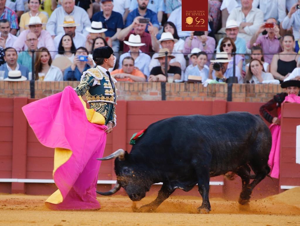 Gran tarde de Escribano ante los miuras