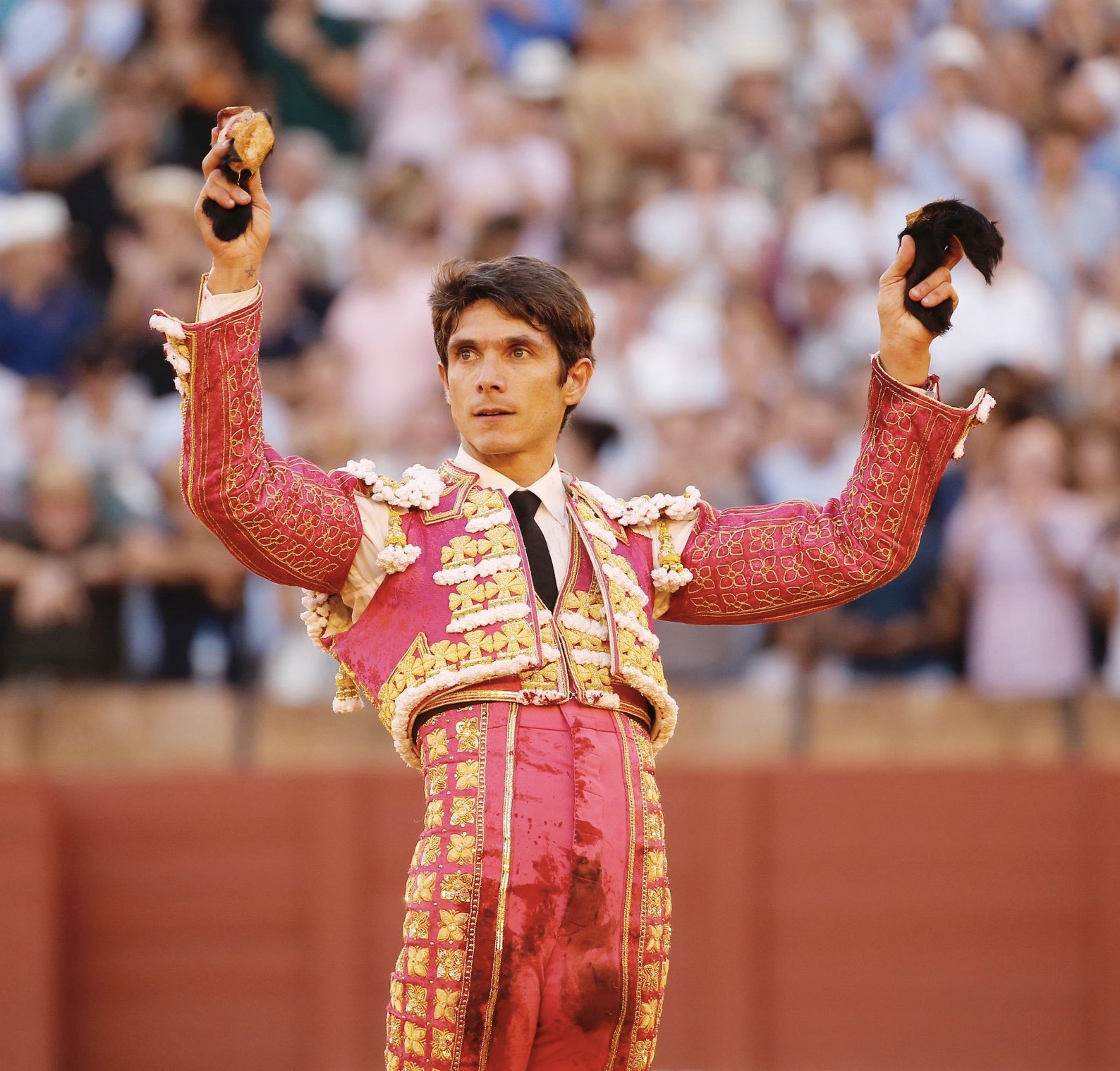 Sebastián Castella consigue por pirmera vez abrir la Puerta del Principe de Sevilla