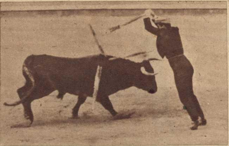 Madrid 1959: Julio Pérez, «El Vito» pareando en el Festival a beneficio de la campaña de Navidad