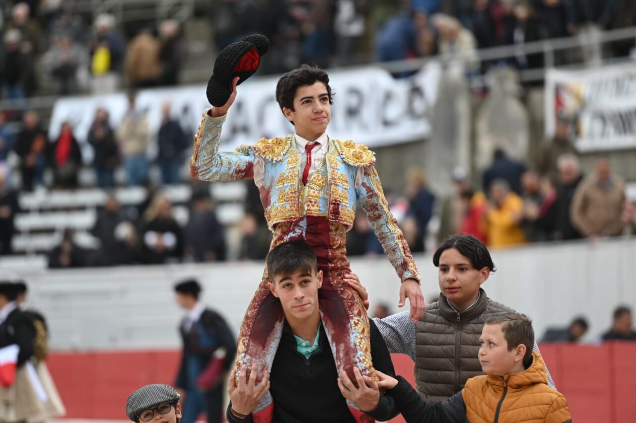 Marco Pérez puerta grande en su debut en Arles