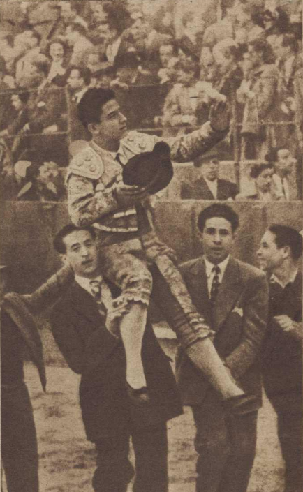 1949:Juanito Posada a hombros en Barcelona