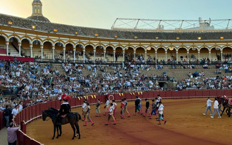 SEVILLA:oreja para Guillermo Luna y Ruiz de Velasco con una notable novillada de Dolores Rufino