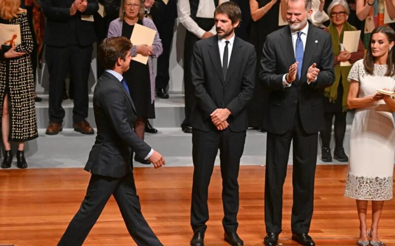 El Juli a Urtasun, tras no aplaudirle al recoger el Premio Nacional de Tauromaquia: ‘Señor ministro, usted no aplaude, pero yo le saludo’ 
