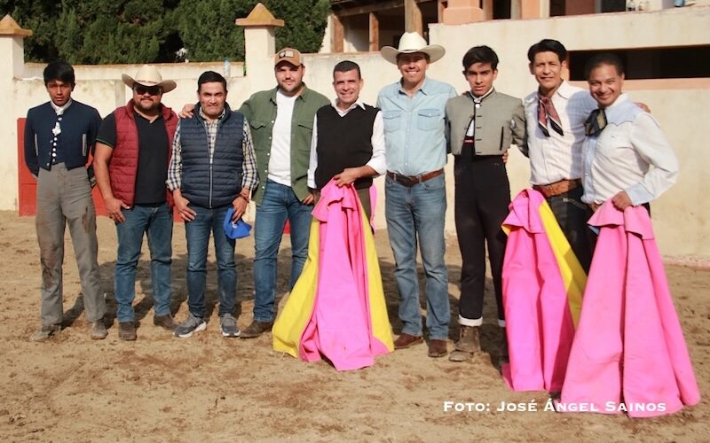 El reportaje del Maestro Sainos… José Alberto Ortega tienta en Coyotepec