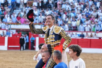 FERIA DE SANTIAGO I Extraordinaria tarde de El Cid, que cuaja un victorino de vuelta al ruedo en Santander