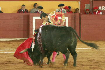 Galería fotográfica Fernando Moreno… El Zapata a  hombros en la Ranchero Aguilar de Tlaxcala