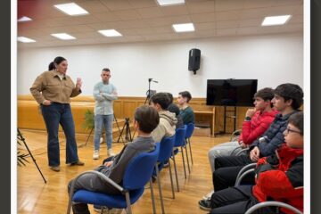 La alcaldesa de Atarfe Yolanda Fernández recibió a los alumnos de la escuela taurina