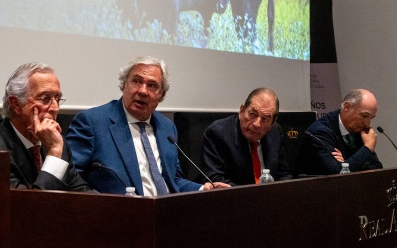 Presentado en Sevilla el «Libro Verde del Toro Bravo»