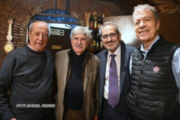 El reportaje de Muriel Feiner… La tertulia del Excmo. Conde de Colombí rindió homenaje al gran artista Fernando Corella