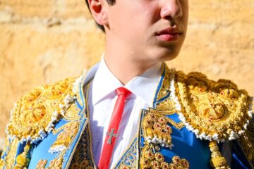 En Valencia… Pérez salió por la Puerta Grande