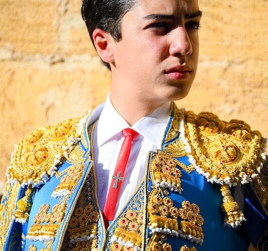 En Valencia… Pérez salió por la Puerta Grande