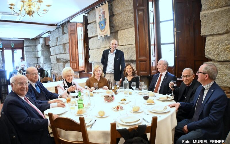 El reportaje de Muriel Feiner… La Tertulia del Excmo. Conde de Colombí homenajeó a Carmen Sáez de Retana