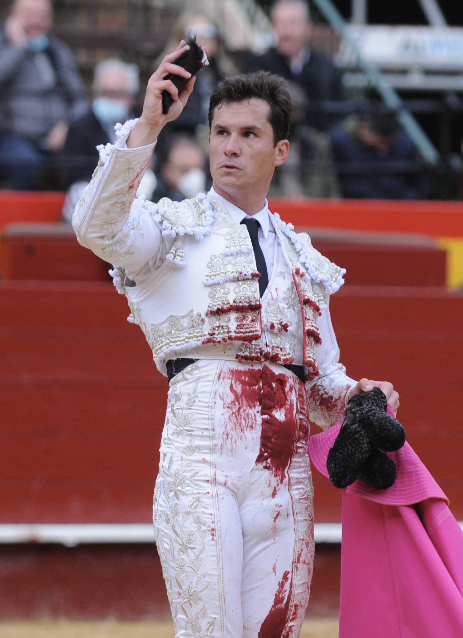 VALENCIA:oreja para Luque en una corrida desigual de Victorino