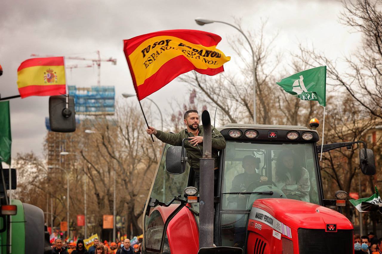 El mundo rural, el de la tauromaquia y el de la caza estallan contra los ataques del Gobierno al sector en una multitudinaria manifestación en Madrid