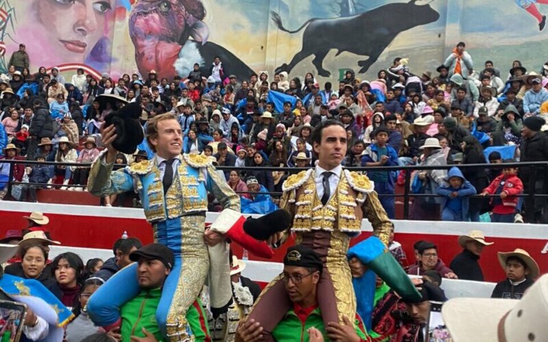 PERÚ:Román y Galdós llenan, triunfan e indultan en Ollaechea
